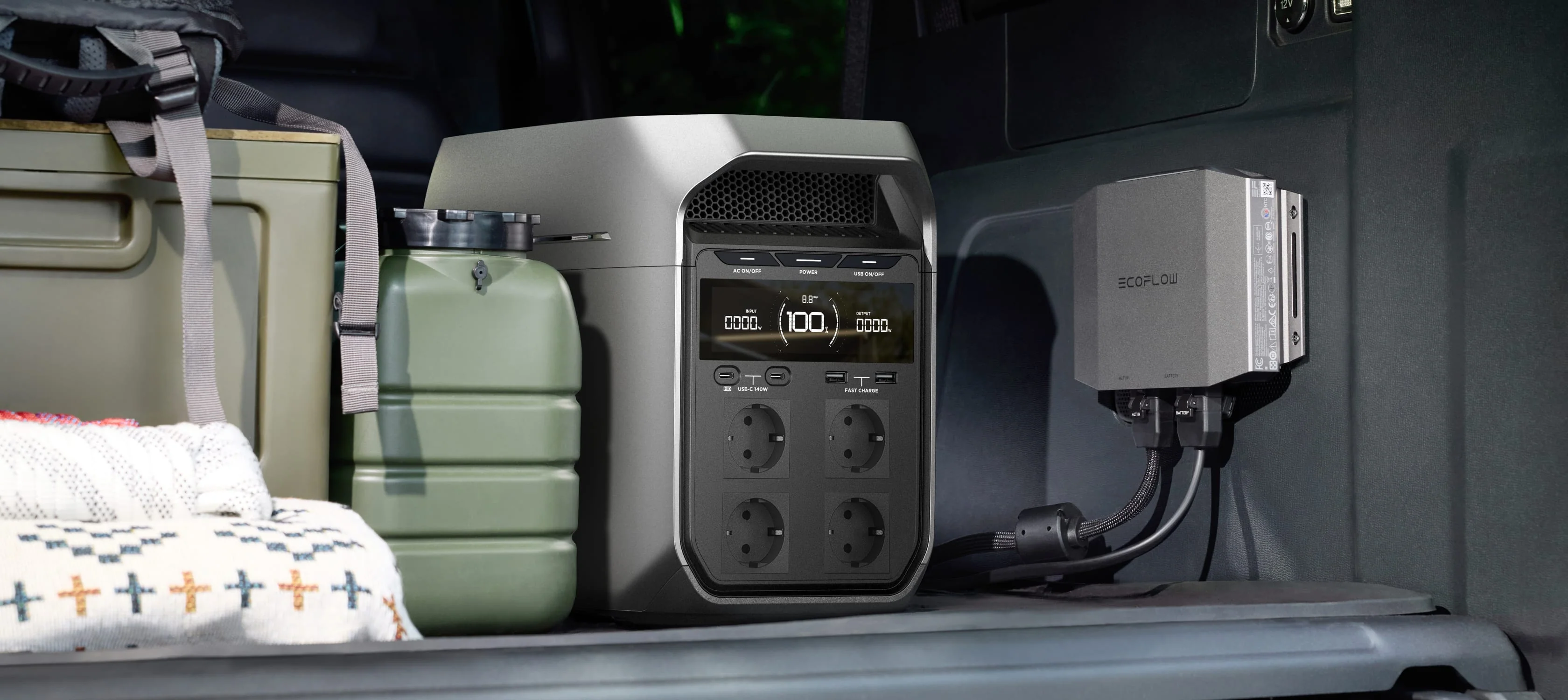 Chargeur d’alternateur EcoFlow utilisé pour le camping en véhicule